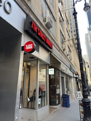Photo 7Th Street Burger Financial District - 11