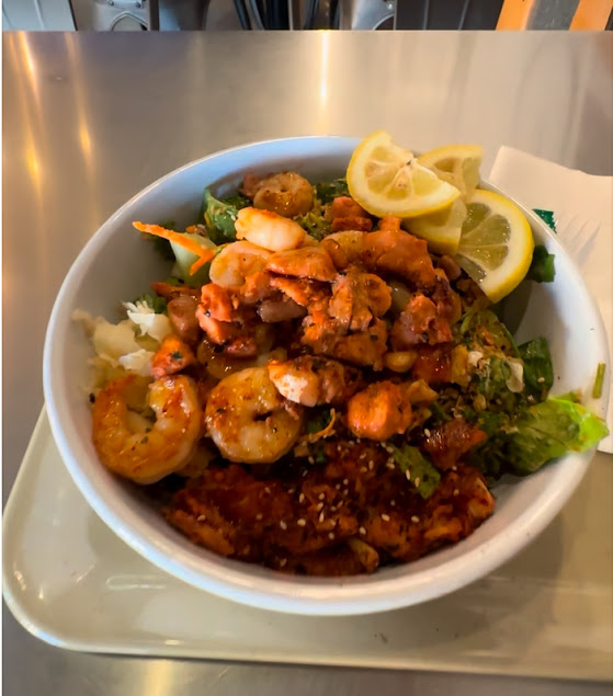Photo Ahi Poke Hawaiian Bowls Tapioca Tea - 3