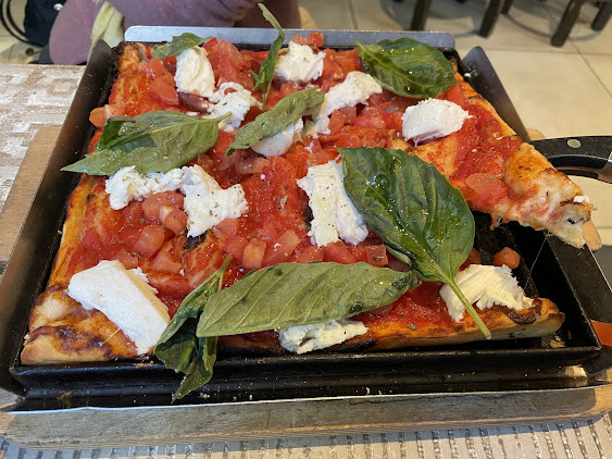 Photo Alice Pizza And Restaurant Locust Street - 15