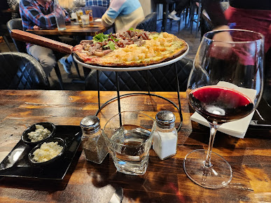 Photo Backdraft Bar Grill - 28