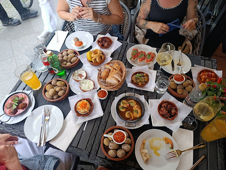 Photo Barcelona Tapas Bar Restaurant - 14