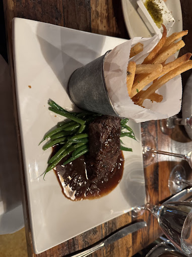 Photo Bistro 555 - 14
