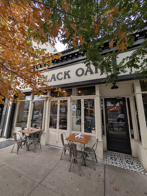 Photo Black Oak On Fifth - 10