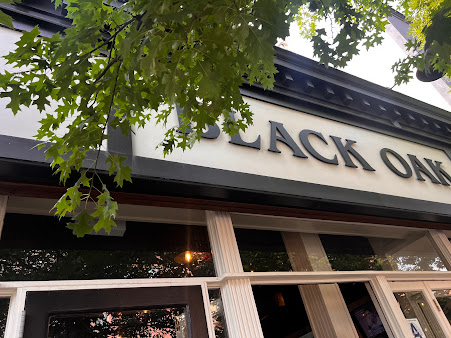 Photo Black Oak On Fifth - 27
