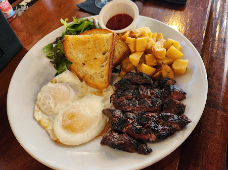 Photo Black Oak On Fifth - 29