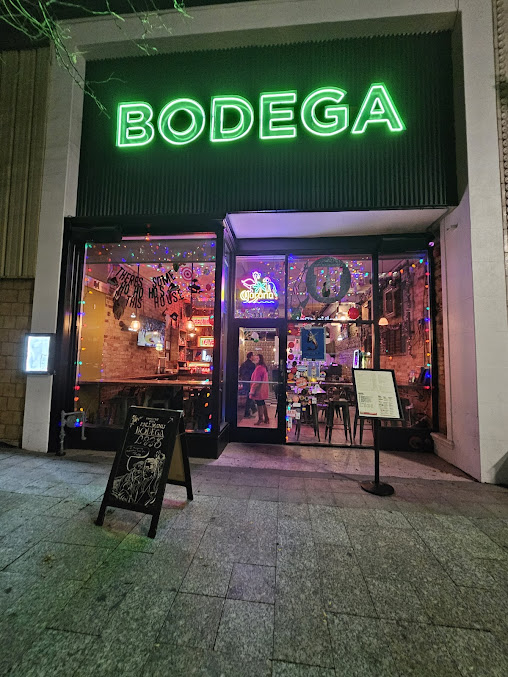 Photo Bodega And The Rest - 2