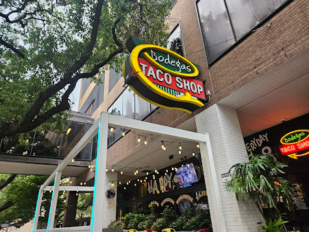 Photo Bodegas Taco Shop - 18