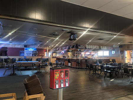 Photo Border Bar Pizza Parlor - 5