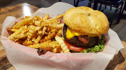 Photo Border Bar Pizza Parlor - 10