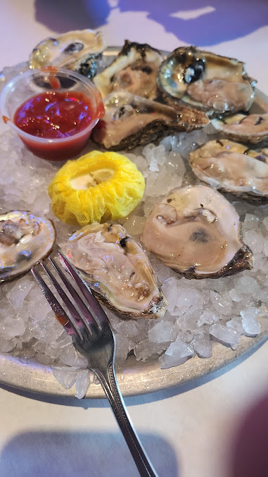 Photo Bum Rogers Crab House Tavern - 17