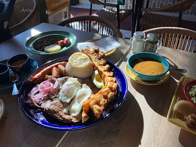 Photo Cafelombia Bakery & Restaurant - 16