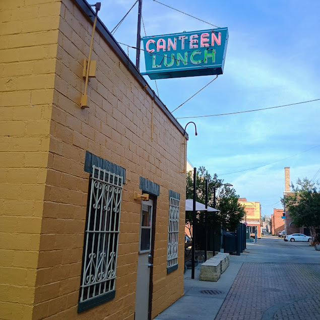 Photo Canteen Lunch In The Alley - 13