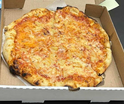 Photo Clementes Wood Fired Trolley Pizzeria - 16