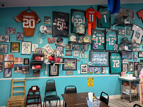 Photo Coachs Island Pub And Grub - 12