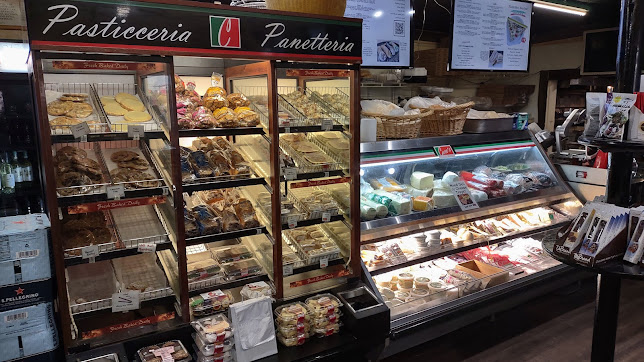 Photo Cocos Italian Market Restaurant Catering - 18
