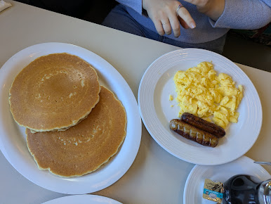 Photo Cozy Corner Restaurant & Pancake House - 10