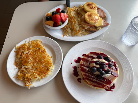 Photo Cozy Corner Restaurant & Pancake House - 23