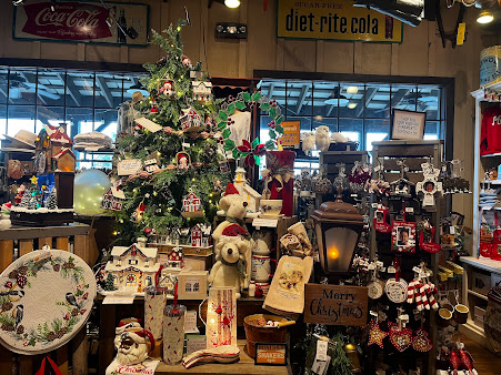 Photo Cracker Barrel Old Country Store - 16