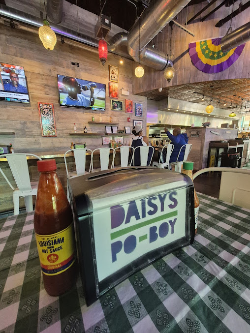 Photo Daisy's Po-Boy And Tavern - 12