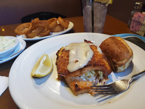 Photo Dellis Restaurant Bar Grill - 12