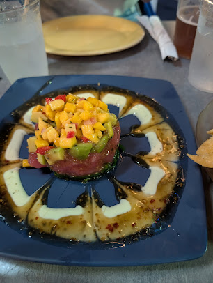 Photo Dolphin Tiki Bar Grill - 20