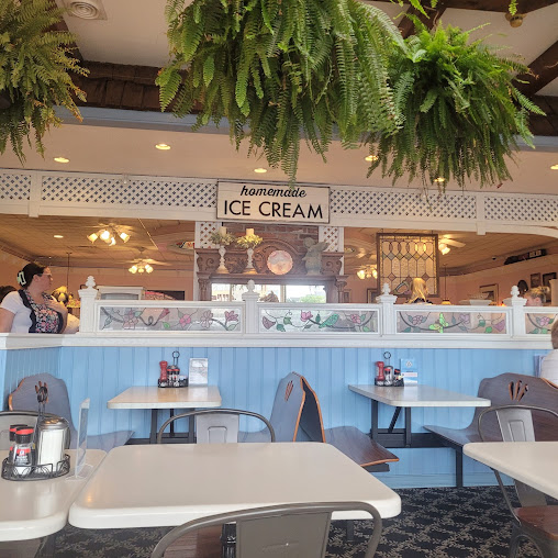 Photo Duffer's Restaurant & Old Fashioned Ice Cream Parlor - 18