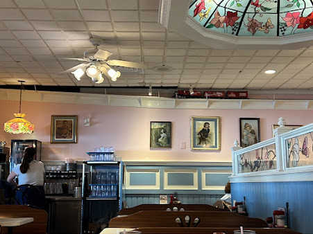 Photo Duffer's Restaurant & Old Fashioned Ice Cream Parlor - 29