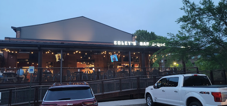 Photo Edleys Bar B Que Chattanooga - 7