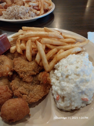 Photo Family Style Chicken Seafood - 5