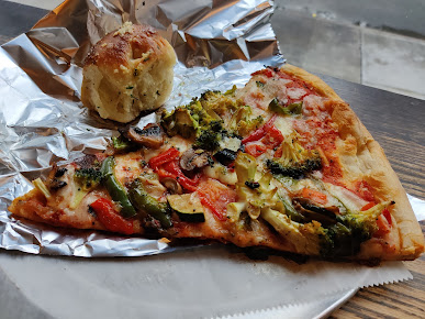 Photo Famous Calabria Pizza - 28