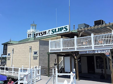 Photo Fish Slips Marina Raw Bar Grill - 10