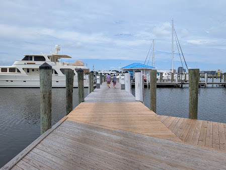 Photo Fish Slips Marina Raw Bar Grill - 12