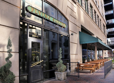 Photo Flying Saucer Draught Emporium - 33