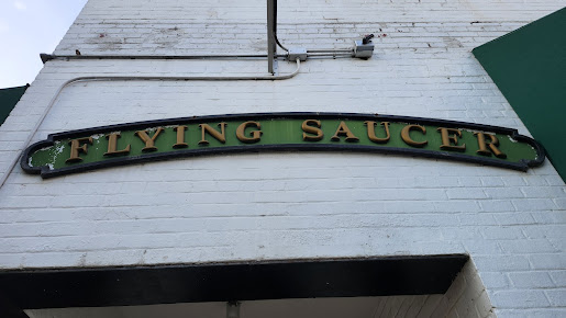 Photo Flying Saucer Draught Emporium - 16