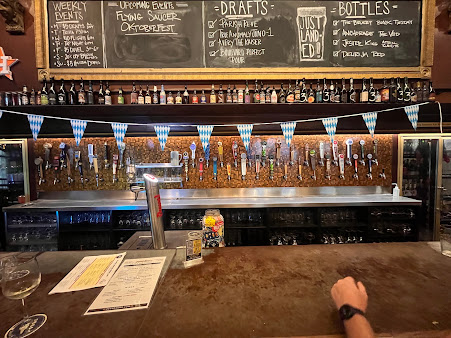 Photo Flying Saucer Draught Emporium - 47
