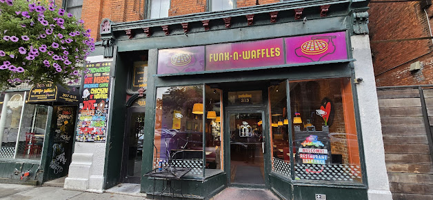 Photo Funk 'N Waffles - 24