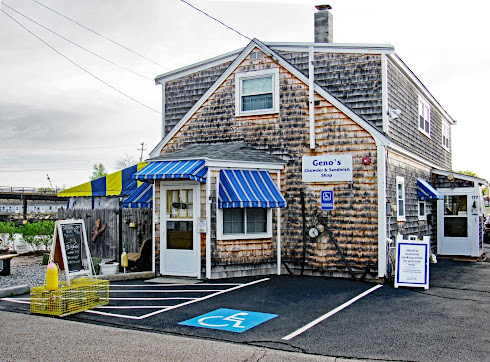 Photo Genos Chowder Sandwich Shop - 11
