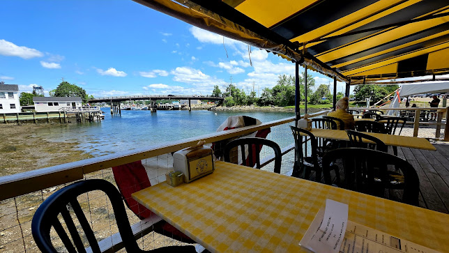 Photo Genos Chowder Sandwich Shop - 17