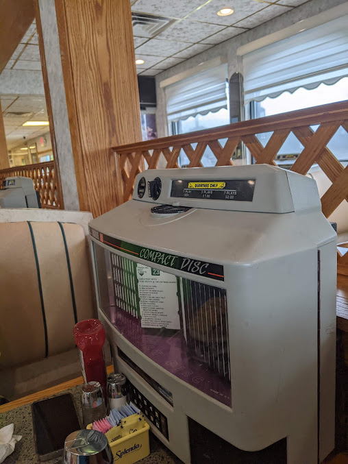 Photo Golden Pigeon Diner Restaurant - 21