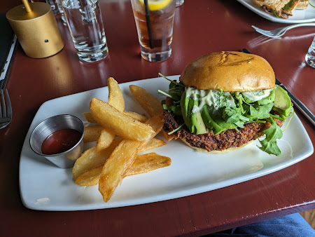 Photo Good Eats Restaurant Bar - 7