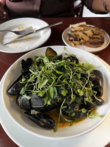 Photo Good Eats Restaurant Bar - 16