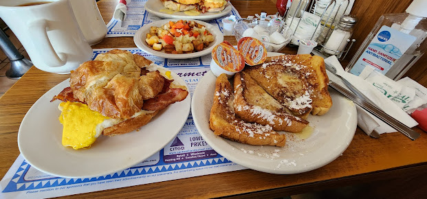Photo Gourmet Family Restaurant - 25