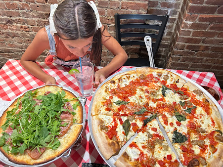 Photo Grimaldi's Pizzeria - 12