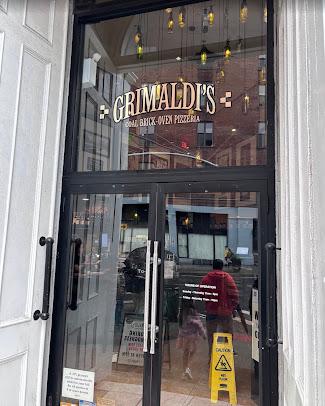 Photo Grimaldi's Pizzeria - 21