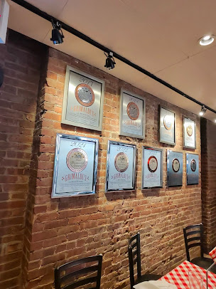 Photo Grimaldi's Pizzeria - 22