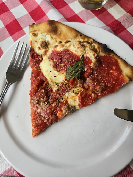 Photo Grimaldi's Pizzeria - 24