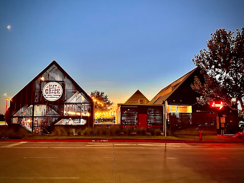 Photo Hat Creek Burger Company - 10