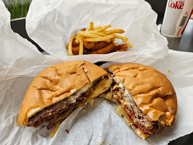 Photo Hefners Frozen Custard Jumbo Burgers - 17