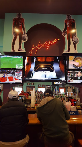 Photo Hoops Grill Sports Bar - 19