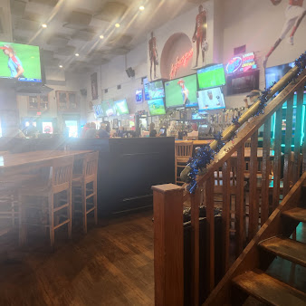 Photo Hoops Grill Sports Bar - 23